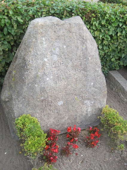 Billede af gravsten på Rønne Kirkegård