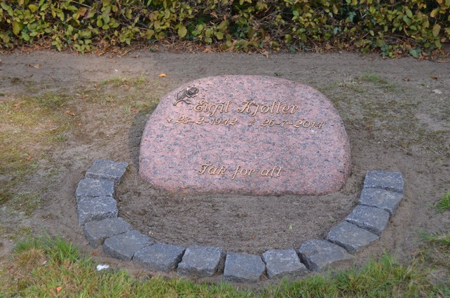 Billede af gravsten på Rønne Kirkegård