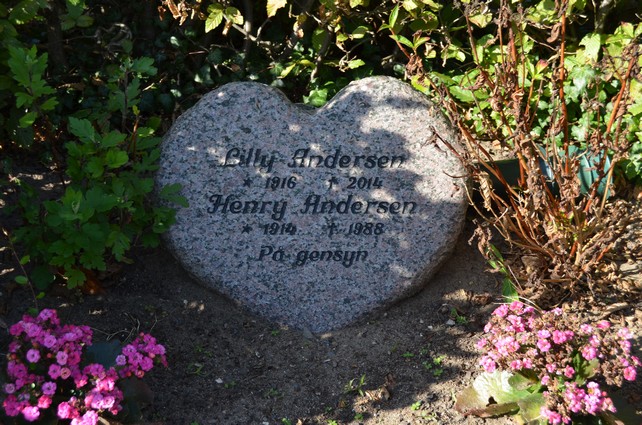 Billede af gravsten på Rønne Kirkegård