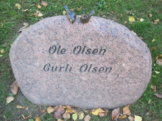 Billede af gravsten på Rønne Kirkegård