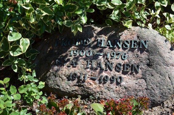 Billede af gravsten på Rønne Kirkegård