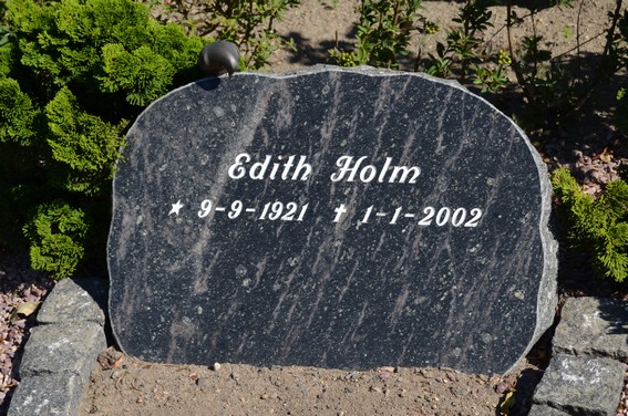 Billede af gravsten på Rønne Kirkegård
