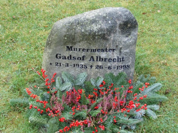 Billede af gravsten på Rønne Kirkegård