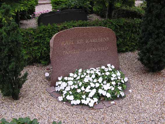 Billede af gravsten på Arnbjerg Kirkegård, Varde