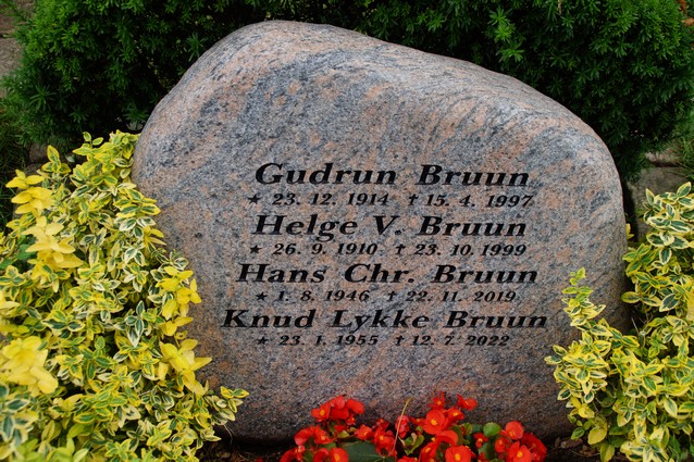 Billede af gravsten ved Sct. Jacobi Kirke, Varde