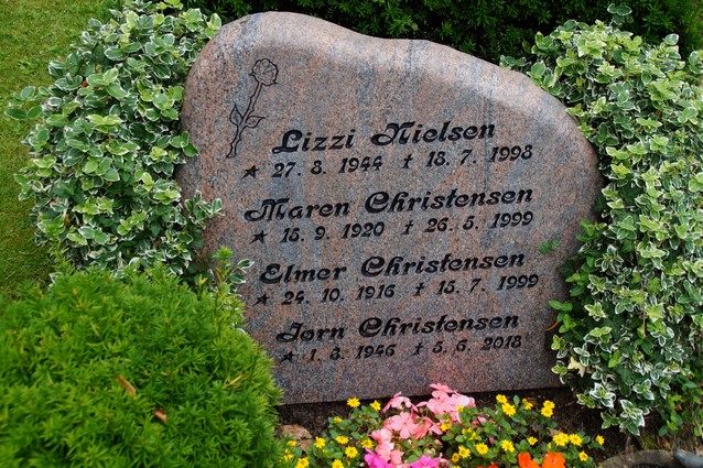 Billede af gravsten ved Sct. Jacobi Kirke, Varde